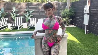 TigerLilly's Goth Tattoed Thicc Babe Squirting And Cumming All Over The Pool | Hot Content Edition