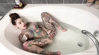 TigerLilly's Sexy Tattoo Thicc Babe Masturbating In The Bathtub | Uncensored Video Edition