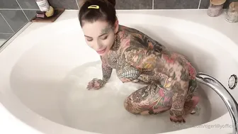 TigerLilly's Sexy Tattoo Thicc Babe Masturbating In The Bathtub | Uncensored Video Edition