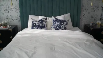 Sabrina Nicole, Strip Twerking Ample Ass in Bed