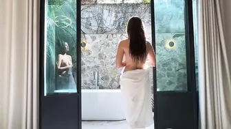 Olivia Mae, Shower Then Encounter