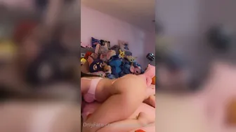 Lauren Alexis, Shaking Her Curvy Assets in Bed