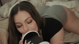 Puffin Asmr, Teasing Curvy Assets in Bed ASMR