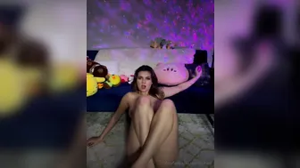 Dare Taylor, Teasing Wet Naked Body in Bathtub