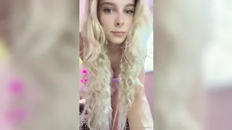 Ashley Matheson, Blonde Babe Spreading Assets