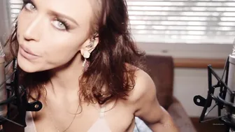 Gina Carla, Babe in ASMR Teasing Livestream