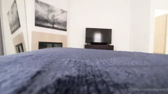 Riley Reid, Petite Babe in Facial Encounter with Boots