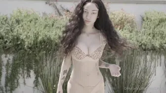 Bhad Bhabie, Teen Beauty in Outdoor Naked Tease