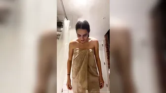 Izzy Green, Wet Naked Body Masturbation in Shower