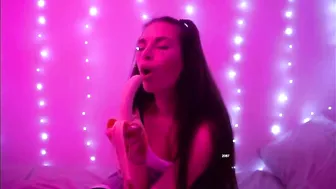 Lauren Alexis, Seductive Banana Eating on Webcam