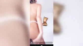 Lyna Perez, Curvy Body Twerking on Livestream