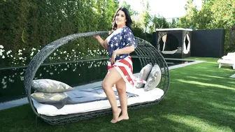 Sarah Arabic, Curvy Arabic Babe Teasing Feet and Self-Play in Garden