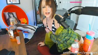 Peachjars, Sexy Slingkini Tease Livestream