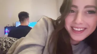 Hellolimoon, Tempting Boyfriend During Gaming