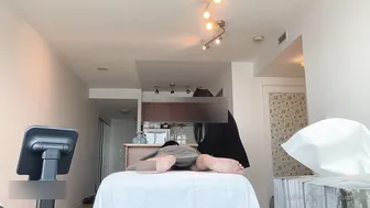 Sinfuldeeds, Singaporean Masseuse in Handjob Happy Ending