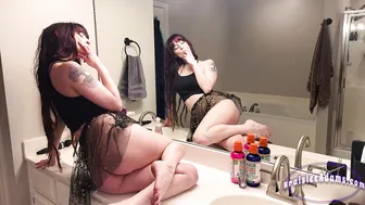 Braislee Adams, Curvy Babe Vibrating Self-Play in Bathroom