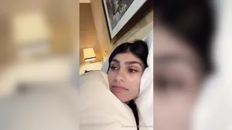Mia Khalifa, Teasing Large Breasts in Hotel Shower
