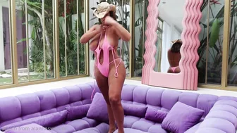 Alanna Pow, Curvy Babe in Bikini Try-On Haul