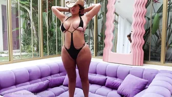 Alanna Pow, Curvy Babe in Bikini Try-On Haul