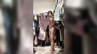 Mia Khalifa, Arab Hot Dress Try-On Haul