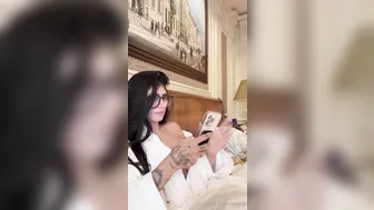 Mia Khalifa, Morning Wake-Up Routine