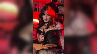 Peta Lloyd, Power_Midget, Sexy Witch Joi