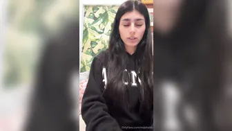 Mia Khalifa Hot Arab Girl Teasing Her Bikini Vlog
