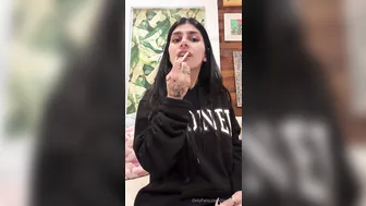 Mia Khalifa Hot Arab Girl Teasing Her Bikini Vlog