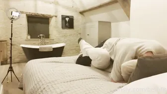 Beth Eleanor, Warm Welcome for Her New Neighbor