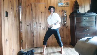 Raven Kiss, Kiss69Xo, Sweetkiss_69, Sultry MILF Strips in a Musculine Outfit