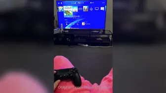 Maeandhudson, Girlfriend Blowjob Interrupts Gamer