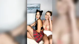 Sweetvenom, Lesbian Babes Livestream Naughty Scissoring