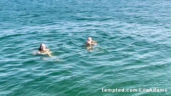 Eilaadams, Jaime Wylder, Two Hot Beauties Peeing in Ocean