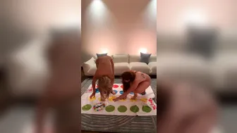 Marsnoire, Renaeericax, Livestream Twisty Game with Hot Beauty