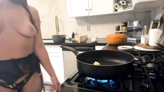 Nude Lingerie Kitchen Cooking Live Stream Starring Emily Rinaudo - NSFW Drop
