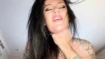 Niamh Velvet, Plasterermatt, Tattooed Goth Beauty Face Plastered