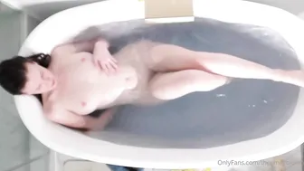 Emily Bloom, Getting Wet and Horny in Bathtub
