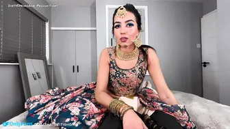 Aaliyah Yasin, Dirtyspringbok, British Indian Beauty in Sari Enjoying Hot Load