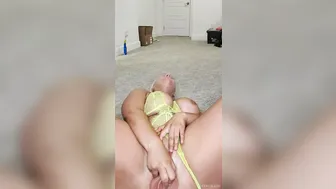 Rylee Rabbit, Curvy Beauty Intense Climax on Sex Toys