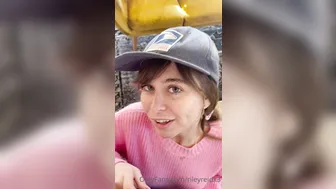 Riley Reid, Rewarding Mailman with Facial