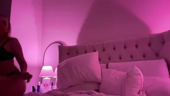 Abby Rao, Striptease Painting on Livestream