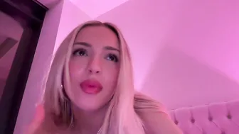 Abby Rao, Striptease Painting on Livestream