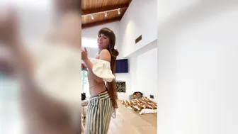 Riley Reid, Sexy Dancing and Striptease on Livestream