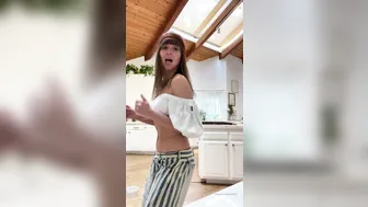 Riley Reid, Sexy Dancing and Striptease on Livestream