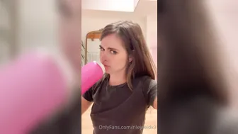 Riley Reid, Naughty Dancing and Teasing on Camshow