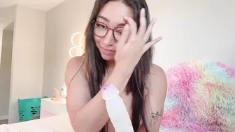 Peachiikitten, Screwing Polka Dot Dildo on Livestream