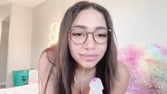 Peachiikitten, Screwing Polka Dot Dildo on Livestream