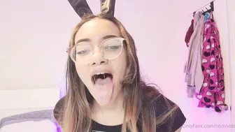 Peachiikitten, Horny Bunny Screwing Huge Glass Dildo