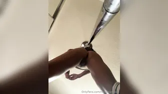 Niykiiinamaste, Hawaiian Asian Beauty Teasing Naked Vagina on Pole