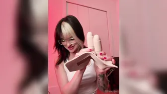 Peachjars, Oiled-Up Glasses Beauty Riding Sybian Sex Machine
